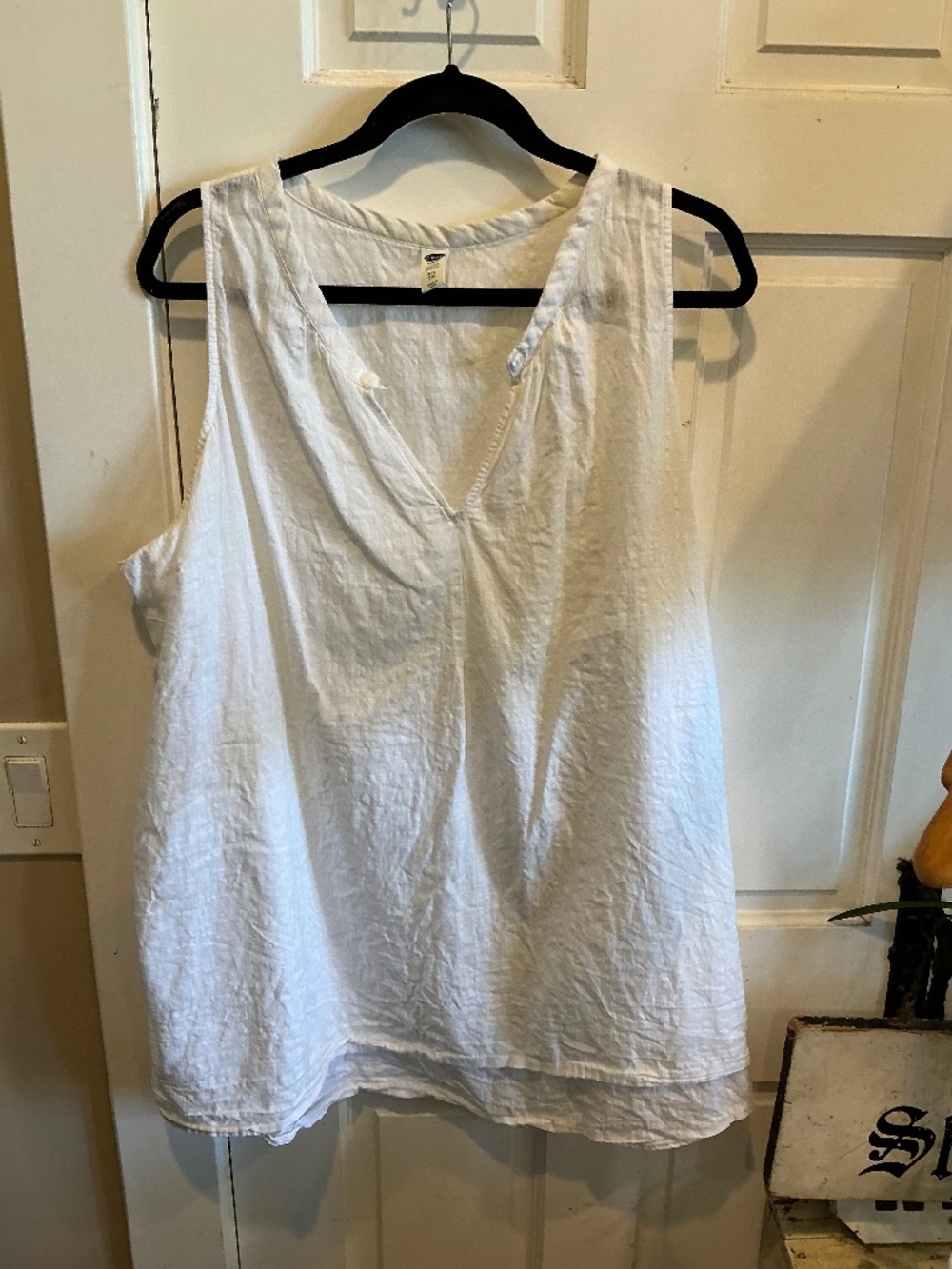 Old Navy white maternity top in plus size xxl!